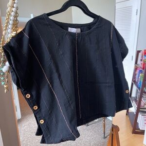 NWOT Liz Alig black linen crop shirt.
